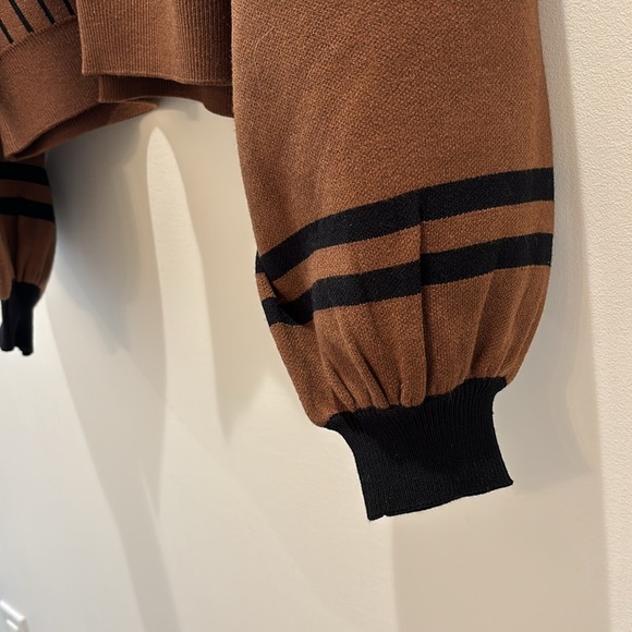 Philosophy Crop Sweater - Picture 4 of 6